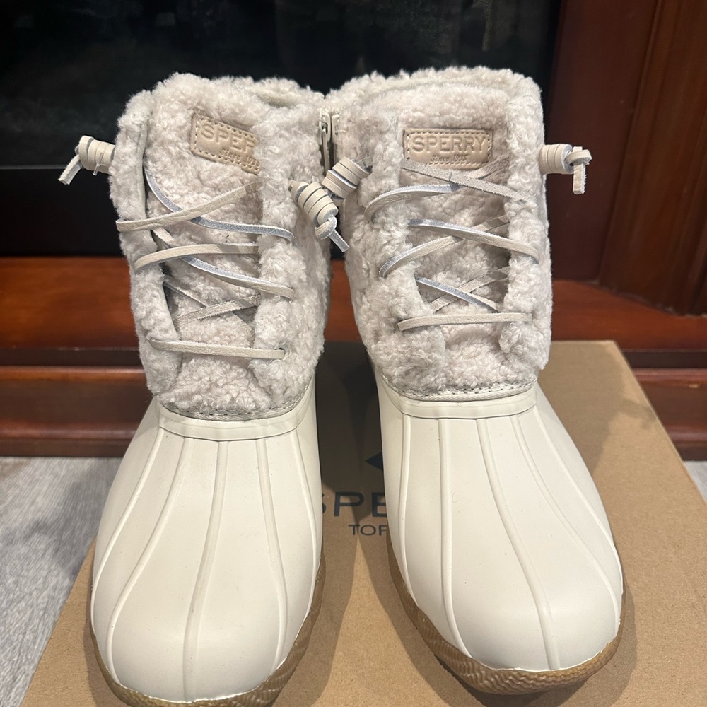 ✨NWT””Sperry “ Ivory Sherpa Snow Boots !😍